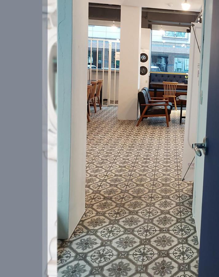 Blau Guesthouse Кёнджу Экстерьер фото